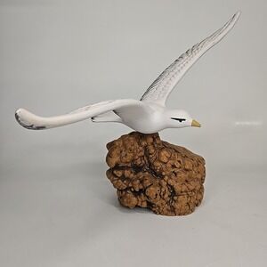 Seagull on Burl Wood Figurine Hand Painted Ceramic Nautical Ocean Beach Decor